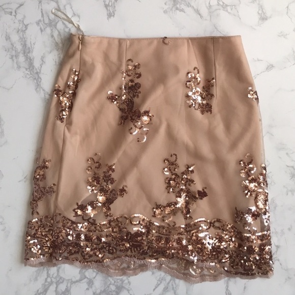 NWT LF Stores Seek The Label Gold Sequin Skirt - Picture 1 of 6